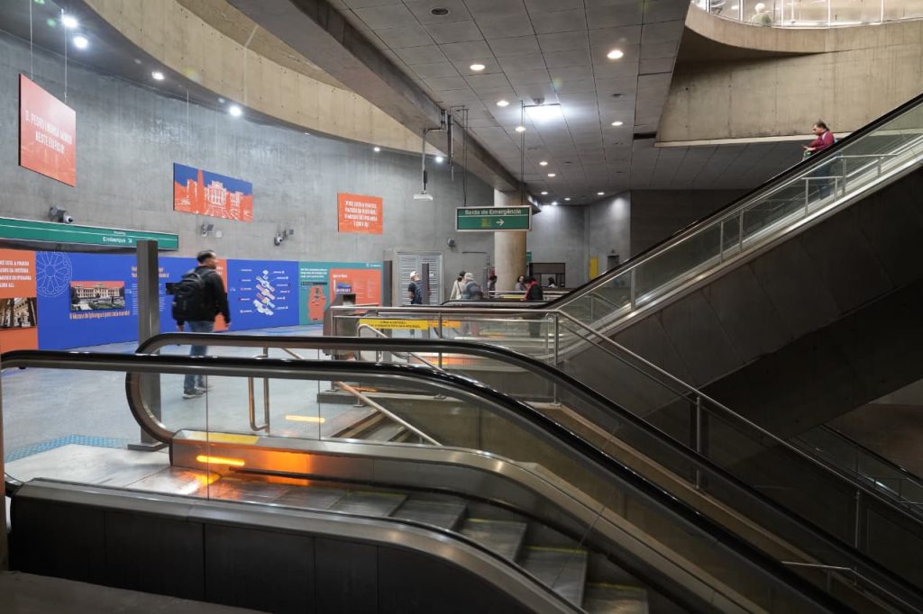 Exposição do Museu Ipiranga ganha espaço no Metrô de SP