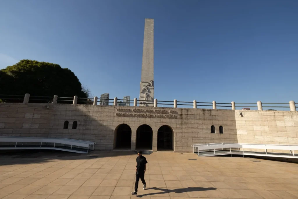 Descubra cinco destinos históricos da Revolução de 1932 Crédito: Obelisco do Ibirapuera, em São Paulo, marco principal da Revolução de 1932 (foto: Rodrigo Romeo / Alesp)