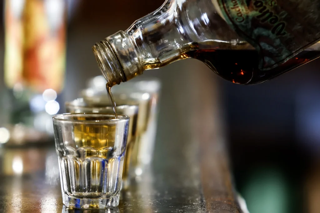 Concursos de Qualidade do Café e da Cachaça: Inscrições Abertas para Produtores Paulistas Crédito: Cada participante poderá inscrever uma amostra em cada uma das sete categorias: cachaça branca, armazenada em tonéis de madeira, envelhecida em barris de carvalho, envelhecida premium, envelhecida extra premium, envelhecida em madeiras brasileiras e blend