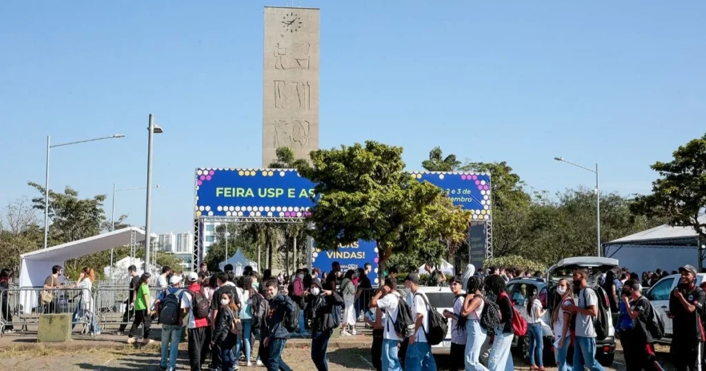 Feira de Profissões da USP: Últimos Dias para Participar Crédito: Instalada na Praça do Relógio, no campus Butantã, a feira conta com quatro grandes pavilhões. Foto: Divulgação/Governo de SP