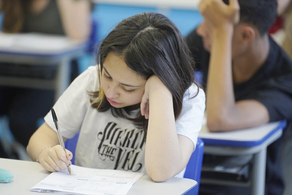 São Paulo Realiza Saresp para 424 mil Alunos do 9º Ano Crédito: Neste ano, a avaliação volta a ser impressa, formato que havia deixado de ser adotado em 2022 - Foto: Divulgação/Governo de São Paulo