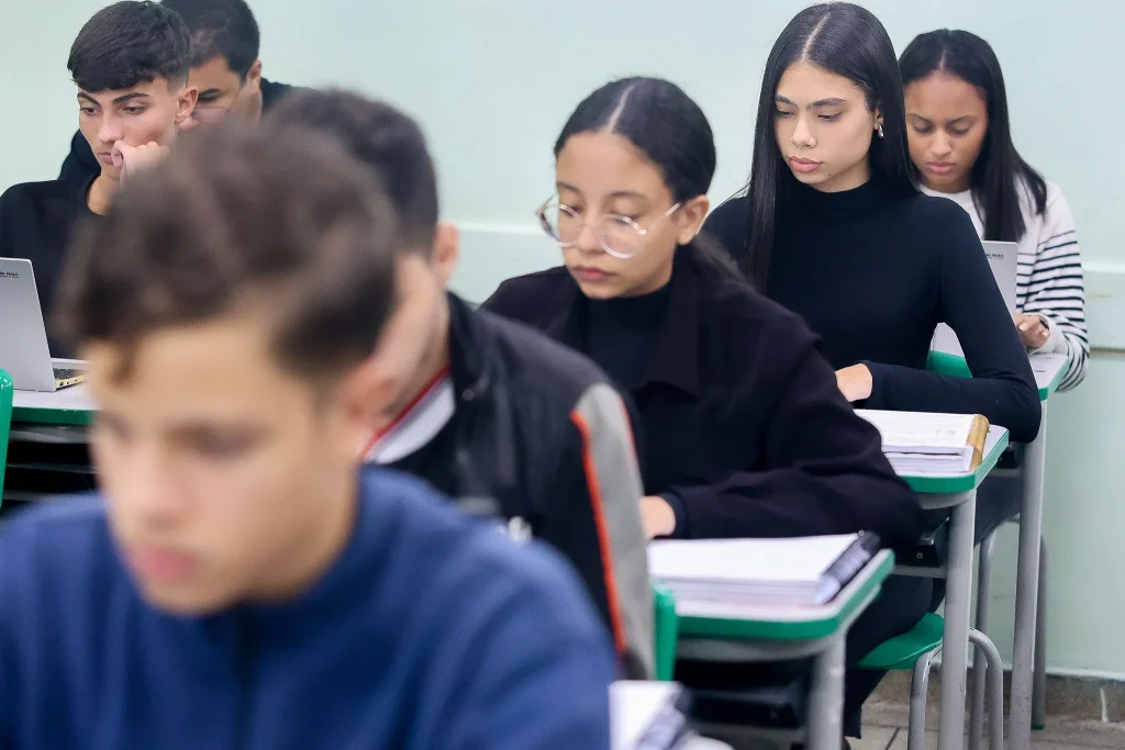 Simulados Gratuitos: Prepare-se para o Provão Paulista e Enem Crédito: Todos os estudantes das três séries do Ensino Médio da rede estadual paulista estão inscritos automaticamente. Foto: Governo de SP