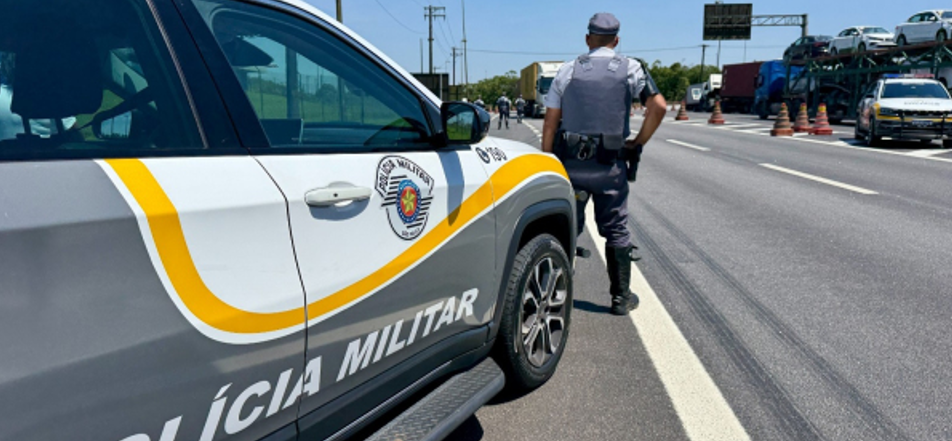 PM Rodoviária Aumenta Fiscalização nas Estradas de SP Durante o Feriado de Finados Crédito: A previsão é de que cerca de 3,2 milhões de veículos circulem pelas estradas ao longo do período. Foto: Divulgação/Governo de SP